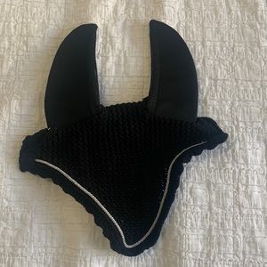 Horse noise cancelling ear bonnet black